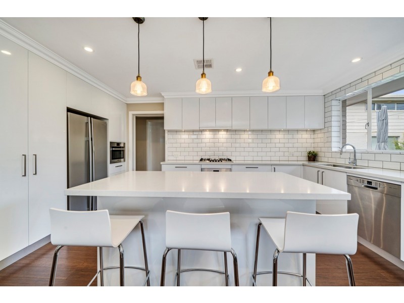 9 Hopetoun Circuit, Deakin ACT 2600