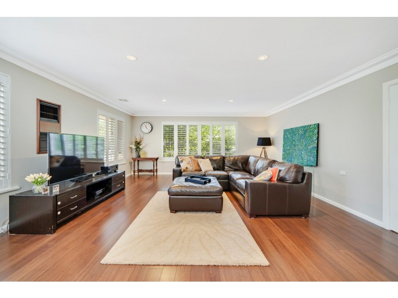 9 Hopetoun Circuit, Deakin ACT 2600