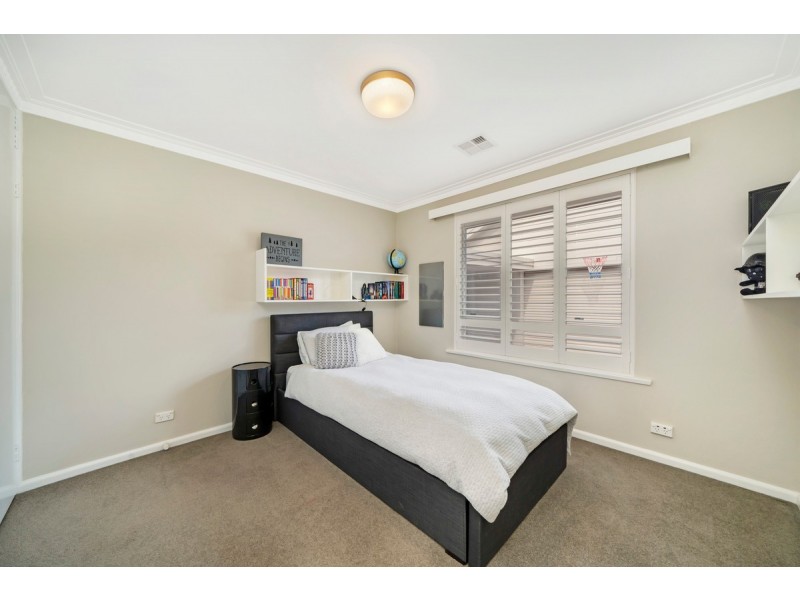 9 Hopetoun Circuit, Deakin ACT 2600
