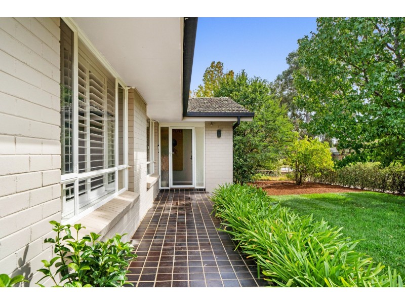 9 Hopetoun Circuit, Deakin ACT 2600