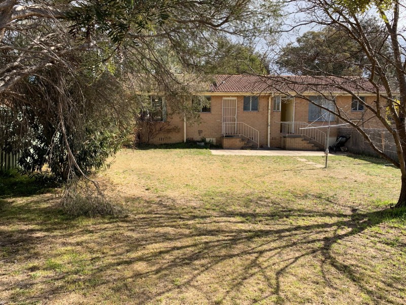 2/8 MacNaughton, Higgins ACT 2615