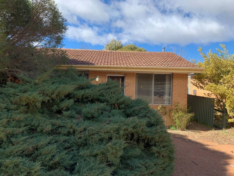 2/8 MacNaughton, Higgins ACT 2615