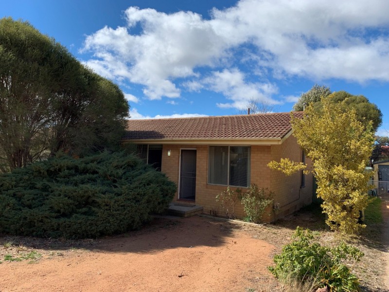 2/8 MacNaughton, Higgins ACT 2615