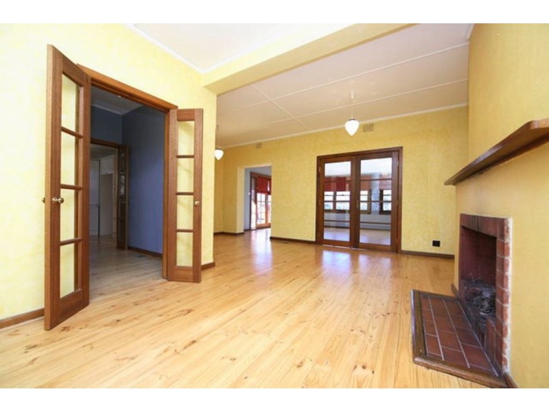 17 Vaughan Gardens, Narrabundah ACT 2604