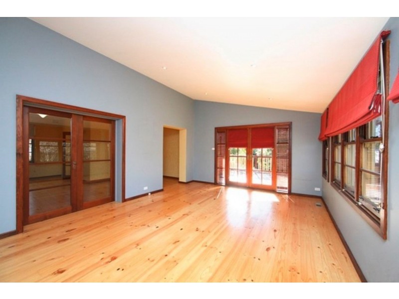 17 Vaughan Gardens, Narrabundah ACT 2604