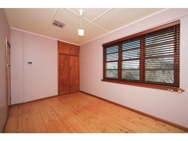 17 Vaughan Gardens, Narrabundah ACT 2604