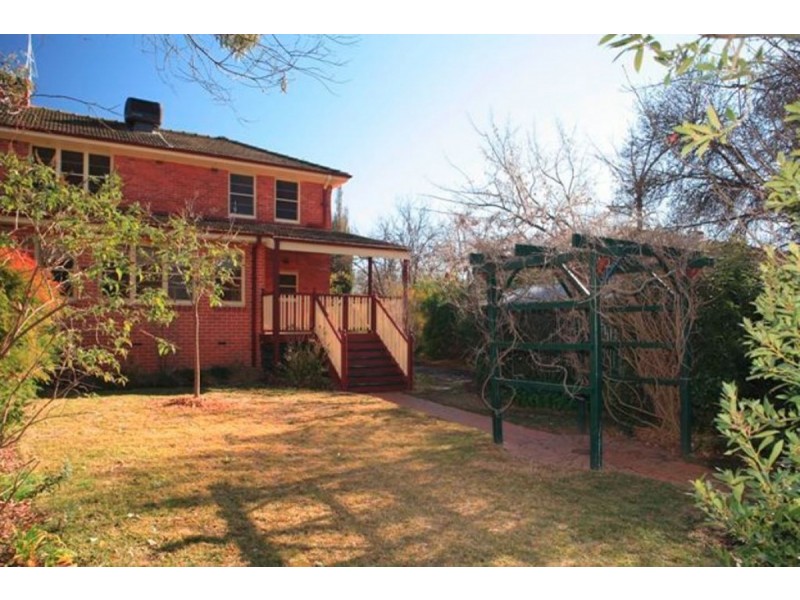 17 Vaughan Gardens, Narrabundah ACT 2604