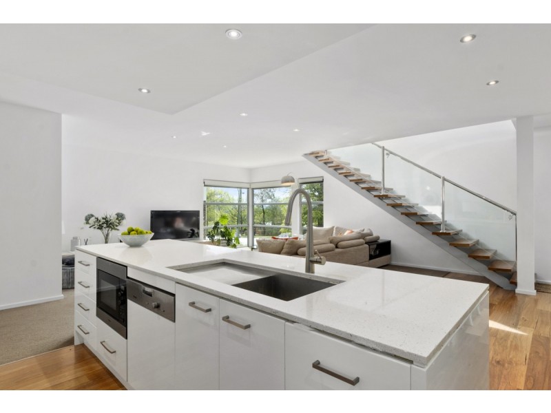 18 Carnegie Crescent, Narrabundah ACT 2604