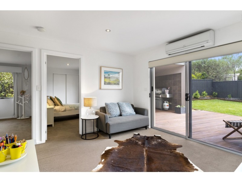 18 Carnegie Crescent, Narrabundah ACT 2604