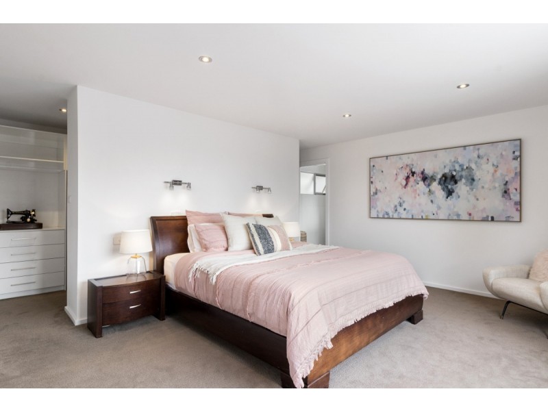 18 Carnegie Crescent, Narrabundah ACT 2604