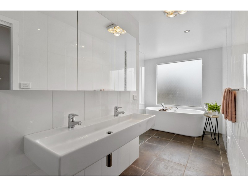 18 Carnegie Crescent, Narrabundah ACT 2604