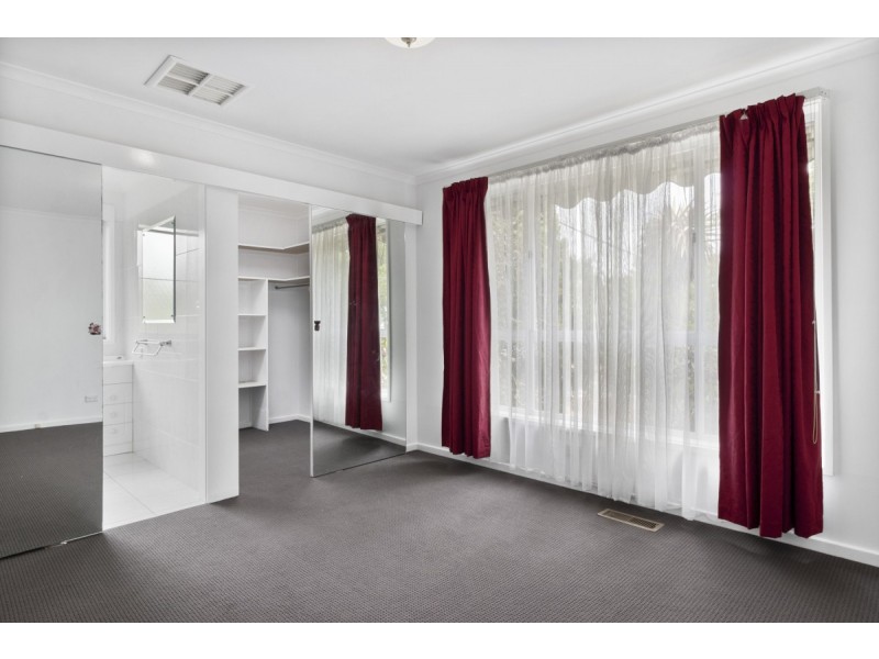 15 Pope Street, Hughes ACT 2605