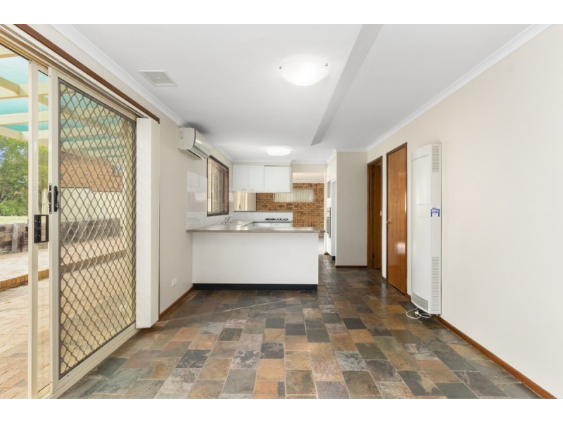 61 Crest Park Parade, Queanbeyan NSW 2620