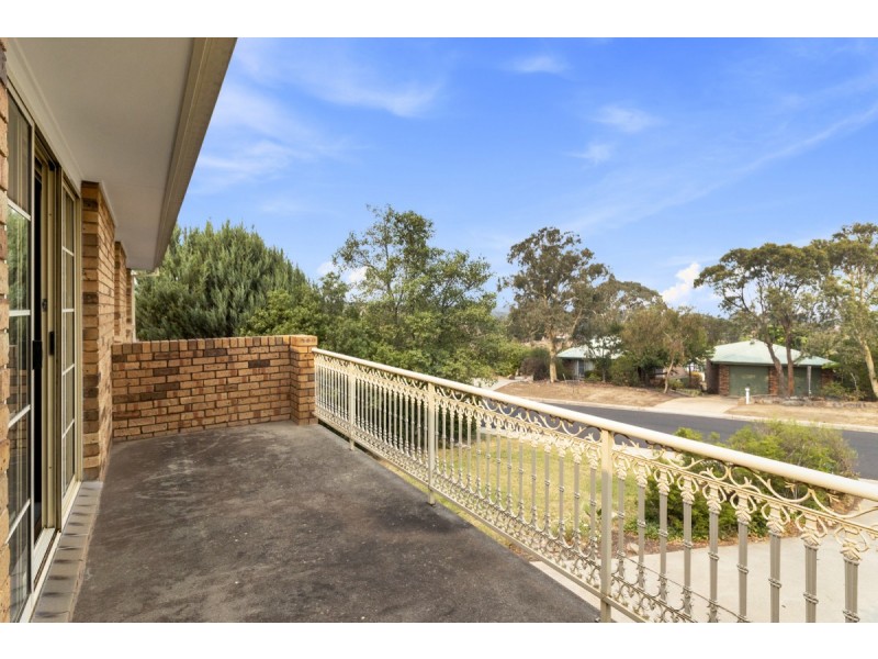 61 Crest Park Parade, Queanbeyan NSW 2620