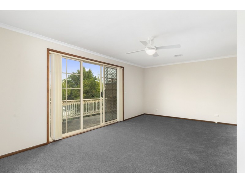 61 Crest Park Parade, Queanbeyan NSW 2620