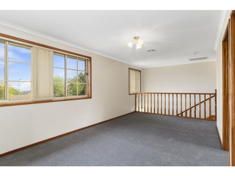 61 Crest Park Parade, Queanbeyan NSW 2620