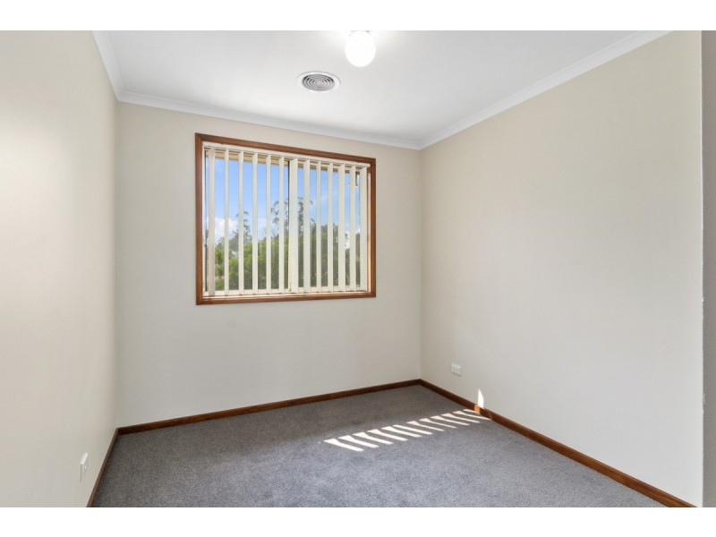 61 Crest Park Parade, Queanbeyan NSW 2620