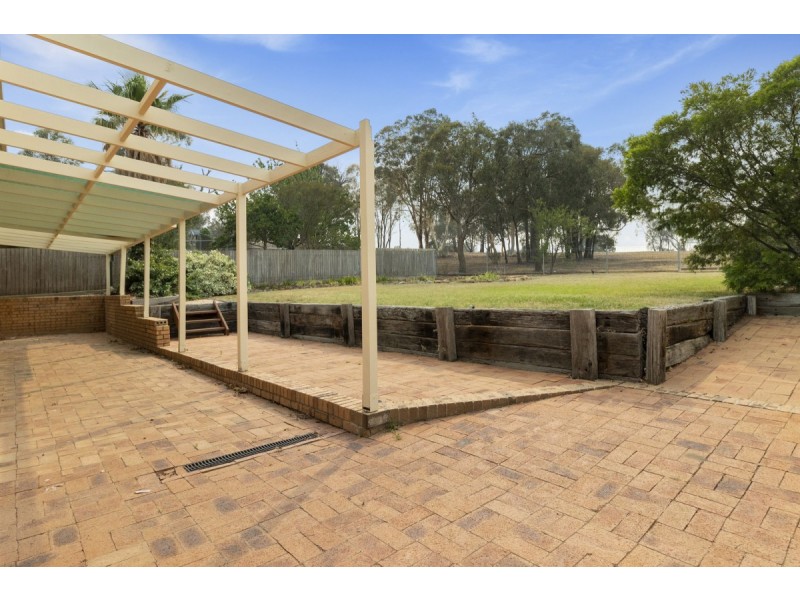 61 Crest Park Parade, Queanbeyan NSW 2620