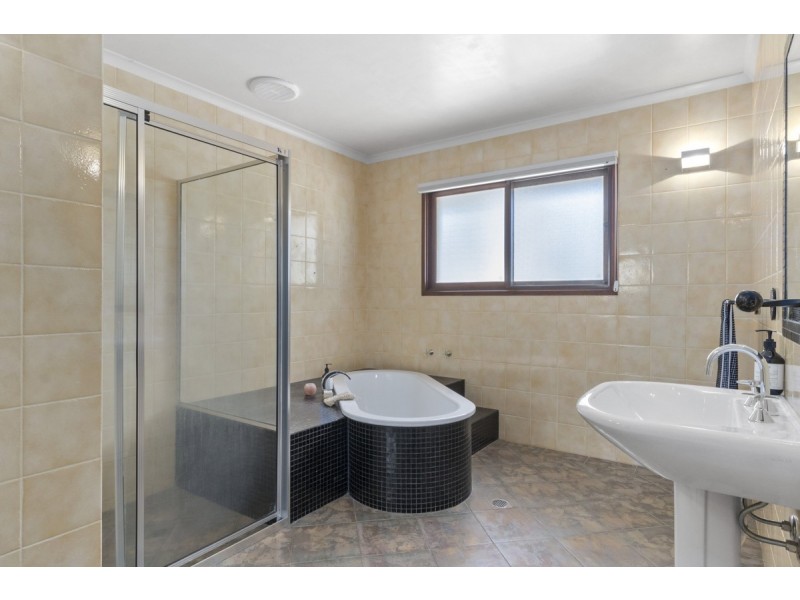 32 Carolyn Jackson Drive, Jerrabomberra NSW 2619