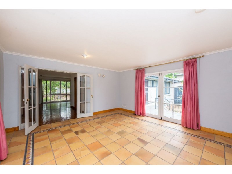 14 Lynch Street, Hughes ACT 2605