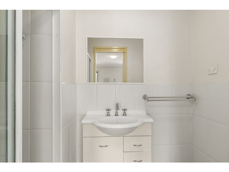 10/2 Namatjira Drive, Weston ACT 2611