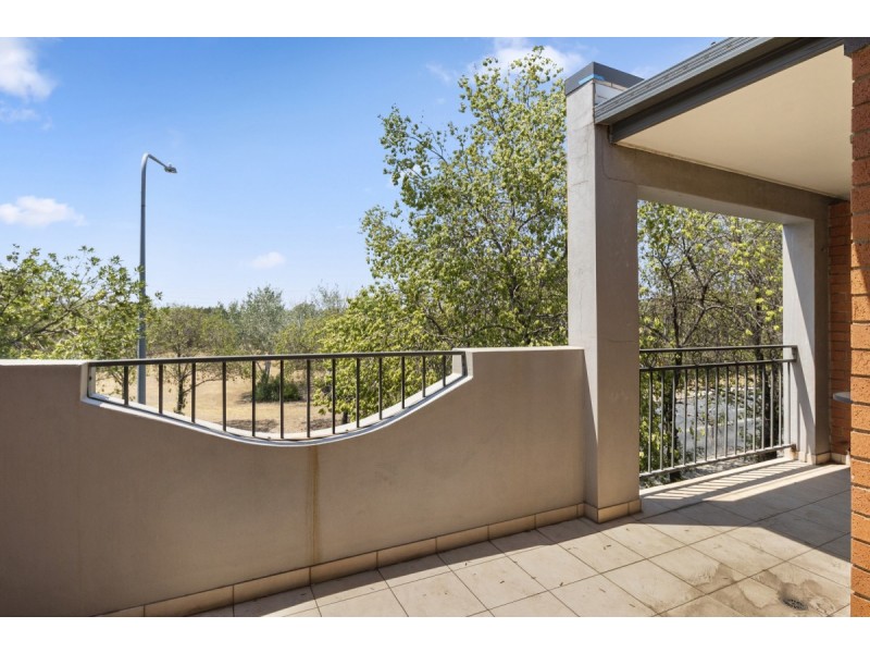 10/2 Namatjira Drive, Weston ACT 2611