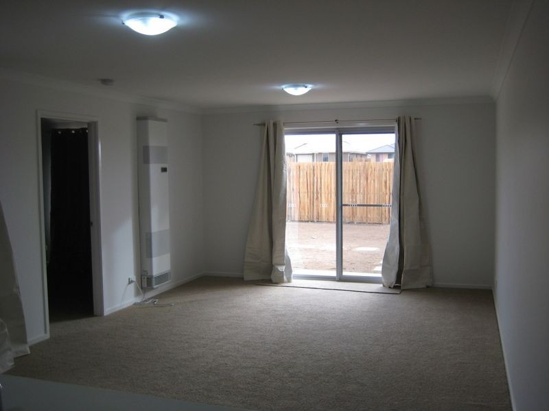 8 Herring Place, Macgregor ACT 2615