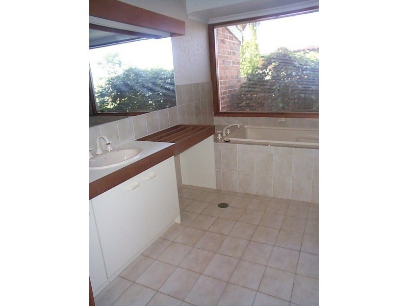 152 Julia Flynn Avenue, Isaacs ACT 2607