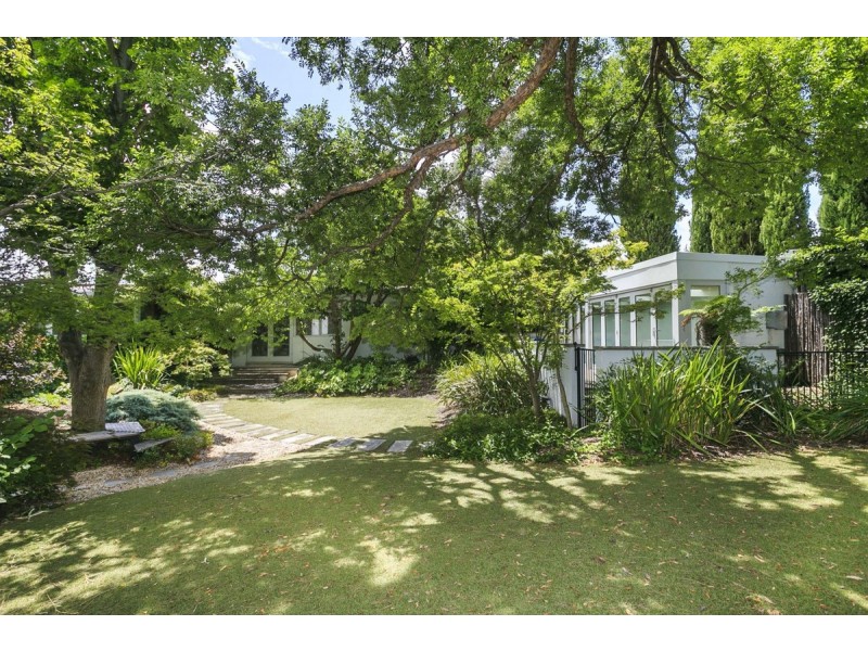 7 Canterbury Crescent, Deakin ACT 2600