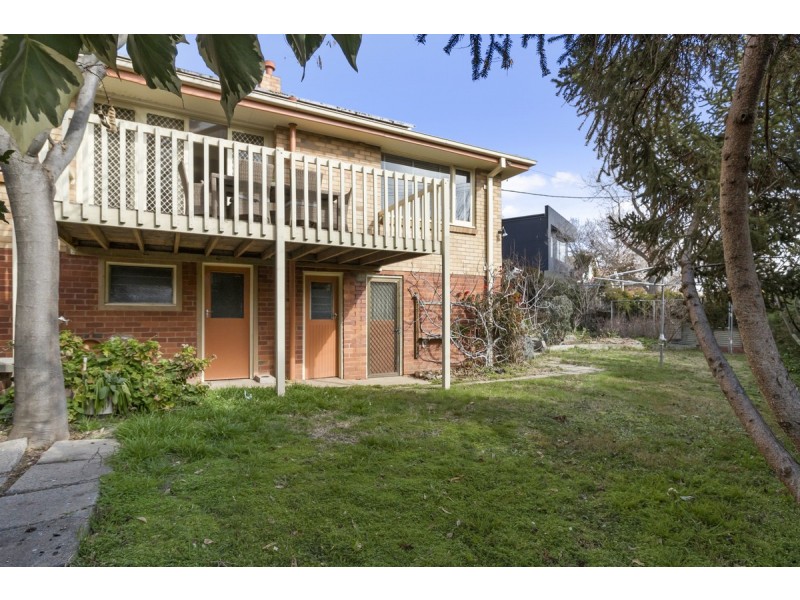 11 Dugan Street, Deakin ACT 2600