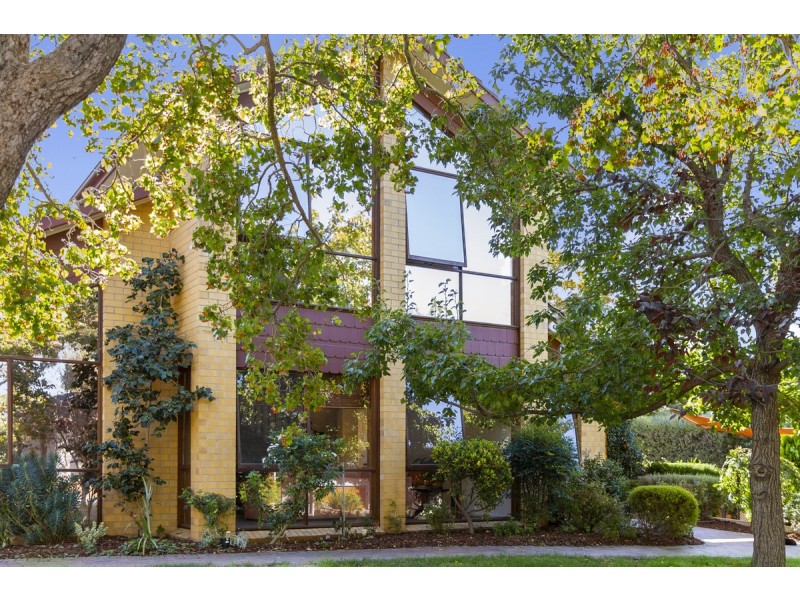8 Arnhem Place, Red Hill ACT 2603