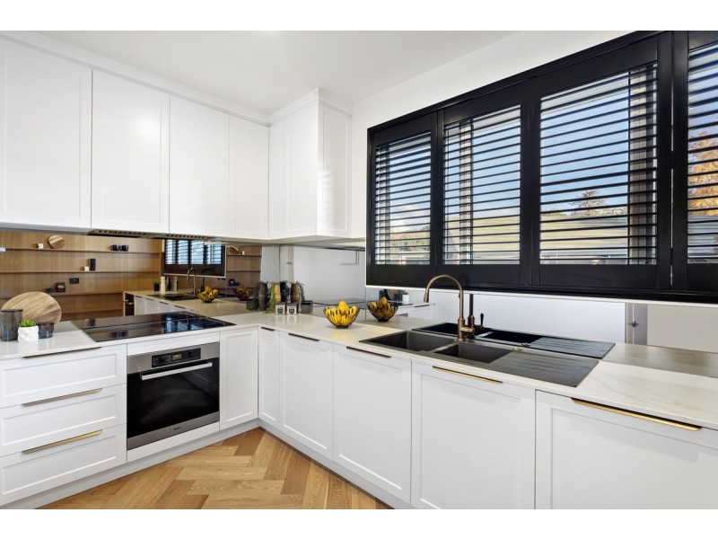 16 Schlich Street, Yarralumla ACT 2600