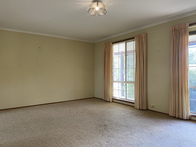 122 Julia Flynn Avenue, Isaacs ACT 2607