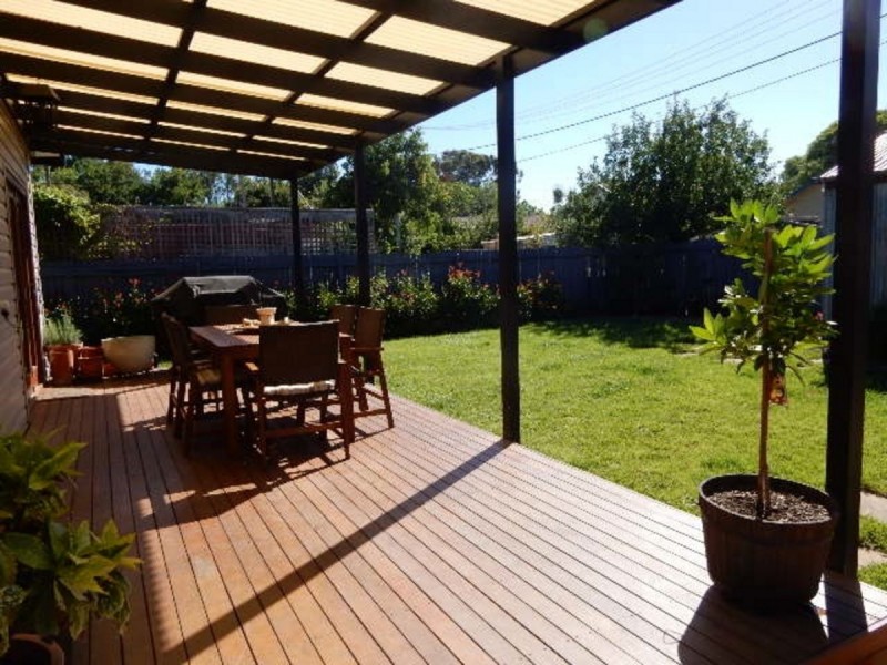 8 Gymea Street, Narrabundah ACT 2604