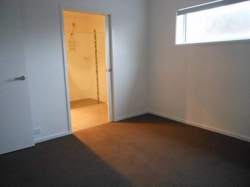 60F/3 Young Street, Queanbeyan NSW 2620