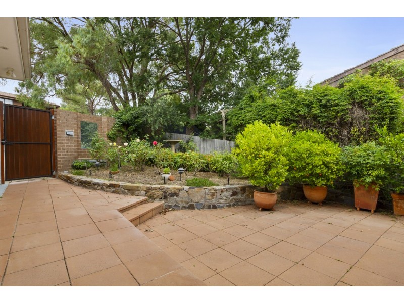 33 Hallen Close, Phillip ACT 2606