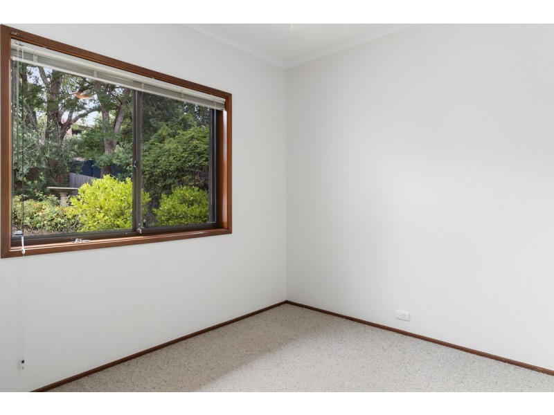 33 Hallen Close, Phillip ACT 2606