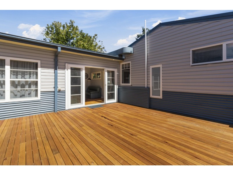 15 Wambool Street, Narrabundah ACT 2604