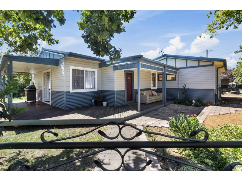 15 Wambool Street, Narrabundah ACT 2604