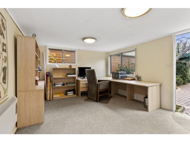 11 Deane Street, Yarralumla ACT 2600