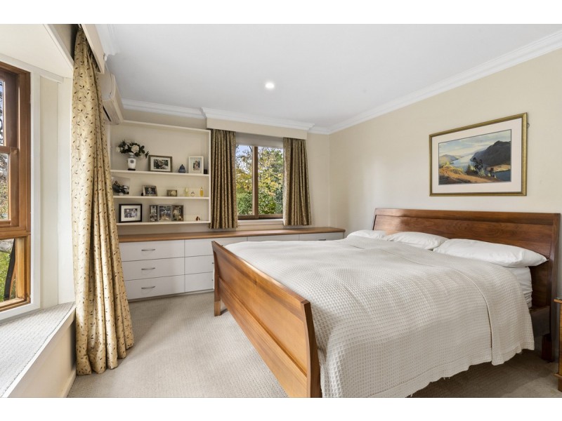 11 Deane Street, Yarralumla ACT 2600