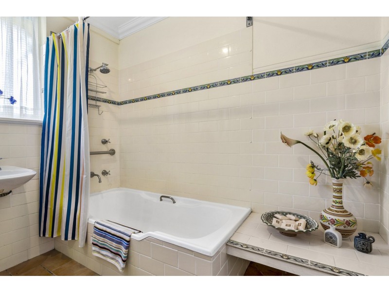 11 Deane Street, Yarralumla ACT 2600