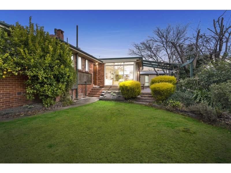 11 Deane Street, Yarralumla ACT 2600