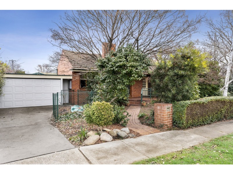 11 Deane Street, Yarralumla ACT 2600