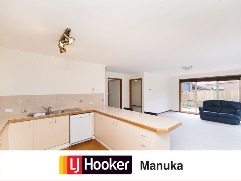 8 Leeper Place, Isaacs ACT 2607