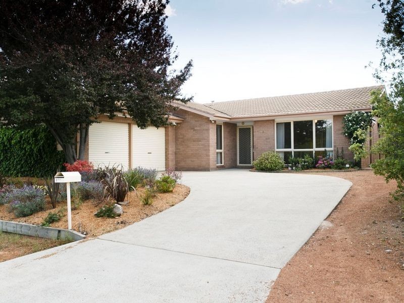 8 Leeper Place, Isaacs ACT 2607