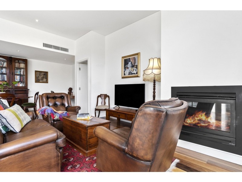 202/17 State Circle, Forrest ACT 2603