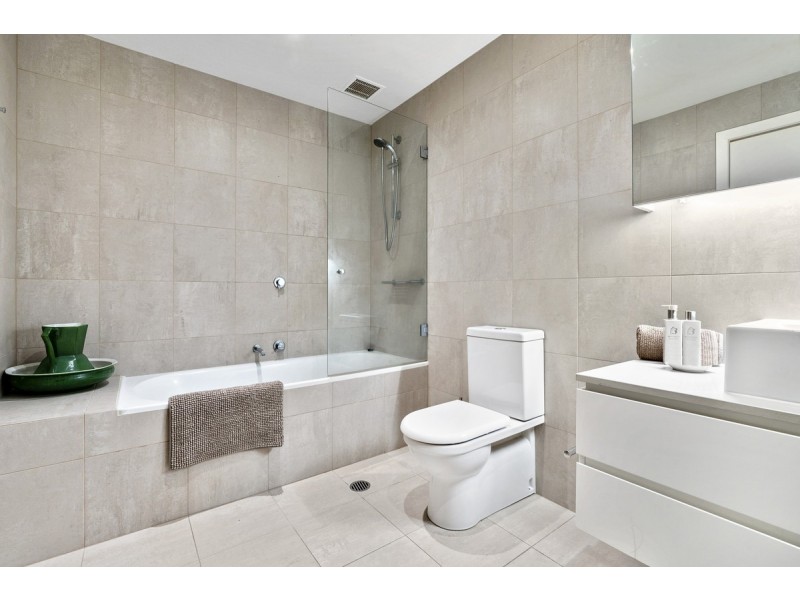 202/17 State Circle, Forrest ACT 2603