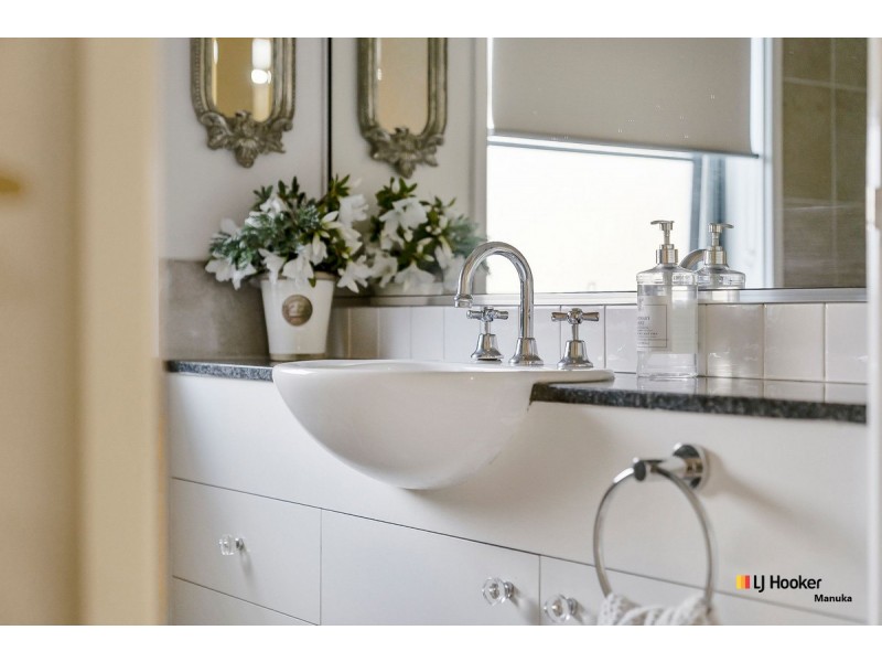 12 Newdegate Street, Deakin ACT 2600