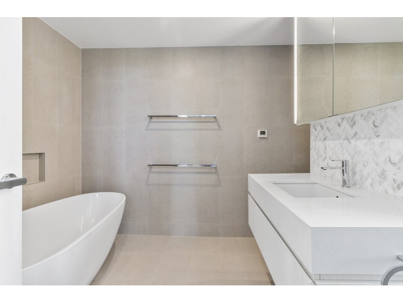 63/7 State Circle, Forrest ACT 2603